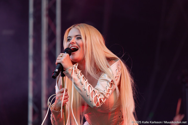 Erika Vikman | Erika Vikman Ruisrockissa 2025